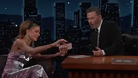 L’anecdote totalement improbable de l’actrice Kate Beckinsale : images à l’appui, elle assure que son gendre a pondu… deux œufs (vidéo)