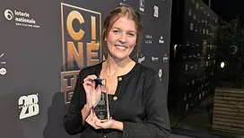 « C’est une surprise » : Justine Pons, joker du RTL Info et rédactrice en chef de La Meuse Liège, sacrée révélation média aux Ciné-Télé-Revue Awards (vidéo)