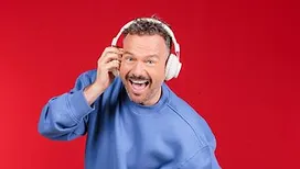 Un nouveau projet télé pour Hugues Hamelynck : l’animateur monte en grade sur RTL et prend les rênes d’une émission culte !