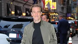 Atteint d’un cancer, le héros de la série «&nbsp;Dawson&nbsp;» James Van Der Beek apparaît amaigri et méconnaissable aux côtés de son épouse (photo)