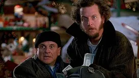 «&nbsp;Maman j’ai raté l’avion&nbsp;»&nbsp;: une star du film culte épinglé dans une affaire de prostitution&nbsp;!