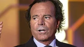 «&nbsp;Traite des êtres humains&nbsp;», «&nbsp;travail forcé&nbsp;» et «&nbsp;harcèlement sexuel&nbsp;»&nbsp;: de nouvelles révélations sur la polémique de Julio Iglesias