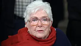 Line Renaud au plus mal et hospitalisée&nbsp;? À 97 ans, elle sort du silence&nbsp;: «&nbsp;Faites-le savoir à tout le monde&nbsp;!&nbsp;»