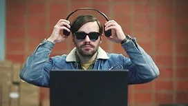 « Blind Sherlock » : on vous raconte l’histoire vraie surprenante derrière la nouvelle série flamande de Netflix