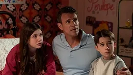 «&nbsp;It’s not like that&nbsp;»&nbsp;: peut-on rapprocher «&nbsp;Nobody Wants This&nbsp;» (Netflix) de cette nouvelle série, où Scott Foley («&nbsp;Scandal&nbsp;») est un pasteur attiré par l’amie de sa femme défunte&nbsp;?