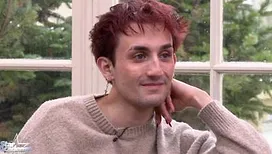 « J’ai passé ses articles » : le jour où Victor a servi une célèbre animatrice de TF1, bien avant la « Star Academy »