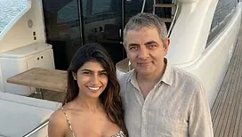 Rowan «&nbsp;Mr. Bean&nbsp;» Atkinson en couple avec une star du porno, les réseaux sociaux en ébullition (photo)