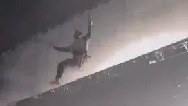 La star de la chanson fait une chute de 20 mètres en plein concert avant de… poursuivre le show (vidéo)