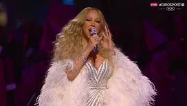 Jeux olympiques de Milan-Cortina 2026&nbsp;: Mariah Carey épinglée par les internautes après sa performance en italien et son prompteur un peu spécial (vidéo)