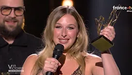 «&nbsp;Je savais que cette journée allait être belle&nbsp;»&nbsp;: Helena annonce une heureuse nouvelle, au moment de recevoir sa Victoire de la Musique (vidéo)