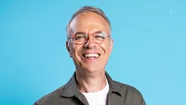 Plus d’un an après son départ de RTL, Jacques van den Biggelaar dévoile sa surprenante reconversion et parle d’un vrai « défi » (vidéo)