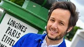 Méconnaissable, Vianney se laisse pousser les cheveux&nbsp;! Pour son 35ème anniversaire, le chanteur dévoile un look plus sauvage (photos)