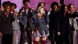 « Tradition oblige » : Helena dévoile la version orchestrale de « Mauvais garçon » à l’occasion de son anniversaire