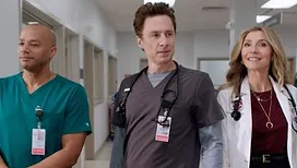 « Scrubs » : disparue il y a juste 16 ans, la comédie médicale culte s’offre un revival qui arrivera ce 15 avril sur Disney+, voici ce qu’on en a pensé !