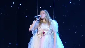 Moment très émouvant pour Helena et sa première aux Enfoirés : elle reprend une chanson qui la touche particulièrement