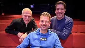 « Il risque d’y avoir des fous rires » : on a assisté aux répétitions du Télévie en Folie avec Hugues Hamelynck, Luc Gilson et Olivier Schoonejans, avant la première de ce jeudi (vidéo)