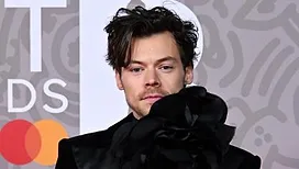 Ses quatre tétons, son goût pour les femmes plus âgées… 5 choses à savoir sur Harry Styles