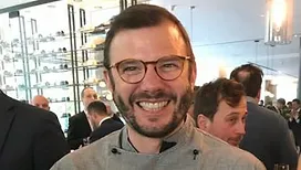 Jean-Philippe Watteyn fait son grand retour sur RTL-TVI, 10 ans après « Top chef » : « Au fil des saisons, l’émission est devenue plus un tremplin de notoriété qu’un tremplin de cuisinier »