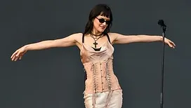 Elle a collaboré avec Bad Bunny et Selena Gomez : María Zardoya, la voix envoûtante de The Marías, débarque en Belgique le 19 avril