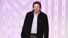 « Il m’a embrassée, m’a mis les mains aux fesses » : une attachée de presse belge s’ajoute à la liste des plaignantes contre Patrick Bruel et décrit une agression dans les toilettes de la RTBF