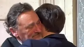 « C’est là que tu vois que c’est un bon acteur » : étonnante accolade entre Jean-Paul Rouve et Emmanuel Marcon lors d’une remise de décorations (vidéo)