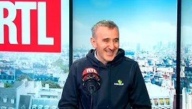 Élie Semoun « papa gaga » à 62 ans : il dévoile le prénom de son fils de 7 mois