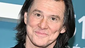 Elle surfe, elle surfe, la rumeur… : les stars victimes des thèses les plus farfelues (et parfois aussi dangereusement complotistes), Jim Carrey n’est que le dernier exemple d’une longue liste…