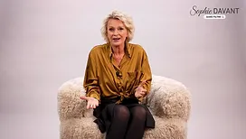 « Je suis rentrée abasourdie » : Sophie Davant revient sur cette remarque misogyne reçue alors qu’elle négociait une augmentation de salaire sur France 2