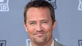 Des scripts de « Friends », des oeuvres de Banksy, sa montre préférée… : des objets ayant appartenu à l’acteur Matthew Perry mis aux enchères