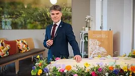 Stephan Van Bellinghen, présentateur météo chez RTL, travaille aussi… dans les pompes funèbres : « Dans ce métier-ci, il n’y a pas de faux-semblants »