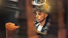 « Les Traîtres » : Donovan fait une crise en plein tournage… comment l’émission retourne-t-elle le cerveau ?