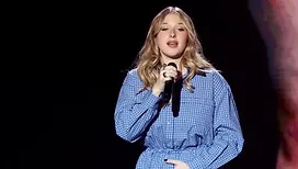 « Ma nouvelle copine dans ma nouvelle vie » : Helena crée la surprise avec une invitée spéciale sur la scène de Forest National ! (vidéo)