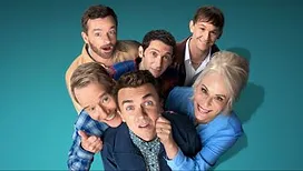 « Malcolm : rien n’a changé » (Disney +) : est-ce que ça valait la peine de faire revenir la famille la plus déjantée du monde des sitcoms, 20 ans après la fin de la série originale ? Voici notre avis !