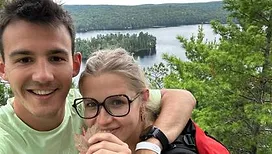 « Je voulais que ça vienne d’elle » : Loïc Van Impe révèle le rôle de taille qu’a joué sa compagne Ella dans son premier restaurant