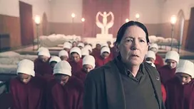 Faut-il avoir vu « La servante écarlate » pour comprendre « The Testaments », sur Disney + ? Pas forcément, mais…