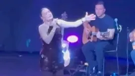 « Je me sens sur un petit nuage » : en concert à Bruxelles, Jessie J invite une fan à chanter avec elle, mais ce n’était pas n’importe qui… (vidéo)