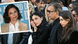 « Mon cœur est brisé », « Je vais passer le reste de ma vie à te chercher » : les mots poignants des filles de Nadia Farès, lors des obsèques de leur maman