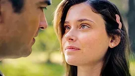 « La maison aux esprits » (Prime Video) : après le film de 1993 avec Meryl Streep, le roman d’Isabel Allende a été changé en une mini-série avec Nicole Wallace (« A contre-sens »)… voici ce qu’on en pense !