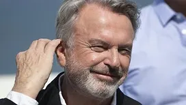 « La chimio a cessé de faire effet » : l’acteur Sam Neill raconte la miraculeuse rémission de son cancer grâce à une avancée médicale