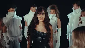 Eurovision 2026 : voici les premières images du show d’Essyla, qui représentera la Belgique à Vienne