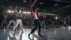 « Michael », la déferlante que rien n’arrête : le biopic du « Roi de la pop » enflamme les foules alors que les fans et les critiques s’affrontent, analyse d’un fossé spectaculaire