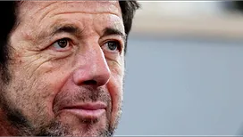 « Jamais je n’ai forcé une femme » : Patrick Bruel brise le silence après la plainte pour viol de Flavie Flament, « cette relation ne fut ni violente, ni contrainte, ni sournoise, il n’y eut ni viol, ni drogue »