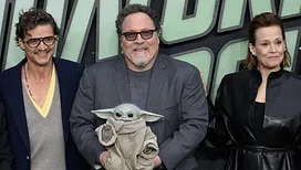 « Sigourney Weaver avait complètement sa place dans ‘Star Wars’ » : Jon Favreau, réalisateur de « The Mandorian and Grogu », se confie à Ciné-Télé-Revue