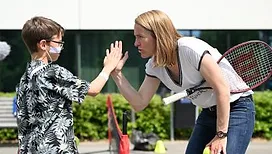 « Avec le recul, il y a des choses que je ne ferais plus » : comment Justine Henin a-t-elle géré l’après-carrière sportive et ses 14 millions de dollars remportés ?