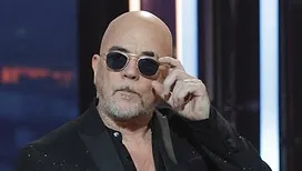« On m’a tiré dessus » : Pascal Obispo visé lors d’un concert, il évoque ce moment où il aurait pu mourir assassiné