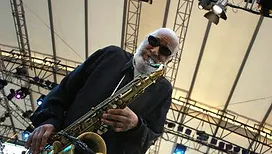 Le monde de la musique en deuil : le saxophoniste Sonny Rollins, dernier « colosse » du jazz, s’est éteint à 95 ans
