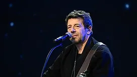 « Le nymphomane », « Babar », « Demi-baguette » : ces surnoms attribués à Patrick Bruel dans le milieu artistique, liés à des faits d’exhibitionnisme rapportés