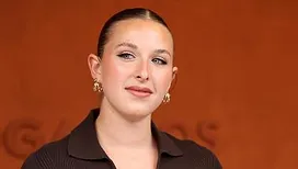 Helena rayonnante à Roland Garros : elle retrouve une camarade de la « Star Academy » (photos)