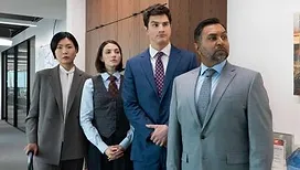 « Not Suitable For Work » (Disney+) : cette série signée Mindy Kaling est-elle le nouveau « Friends » ? On vous donne notre avis !