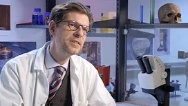 Philippe Charlier, médecin légiste qu’on retrouve ce soir sur France 5, est notre témoin de la semaine : « J’ai reconstitué la voix d’Henri IV »